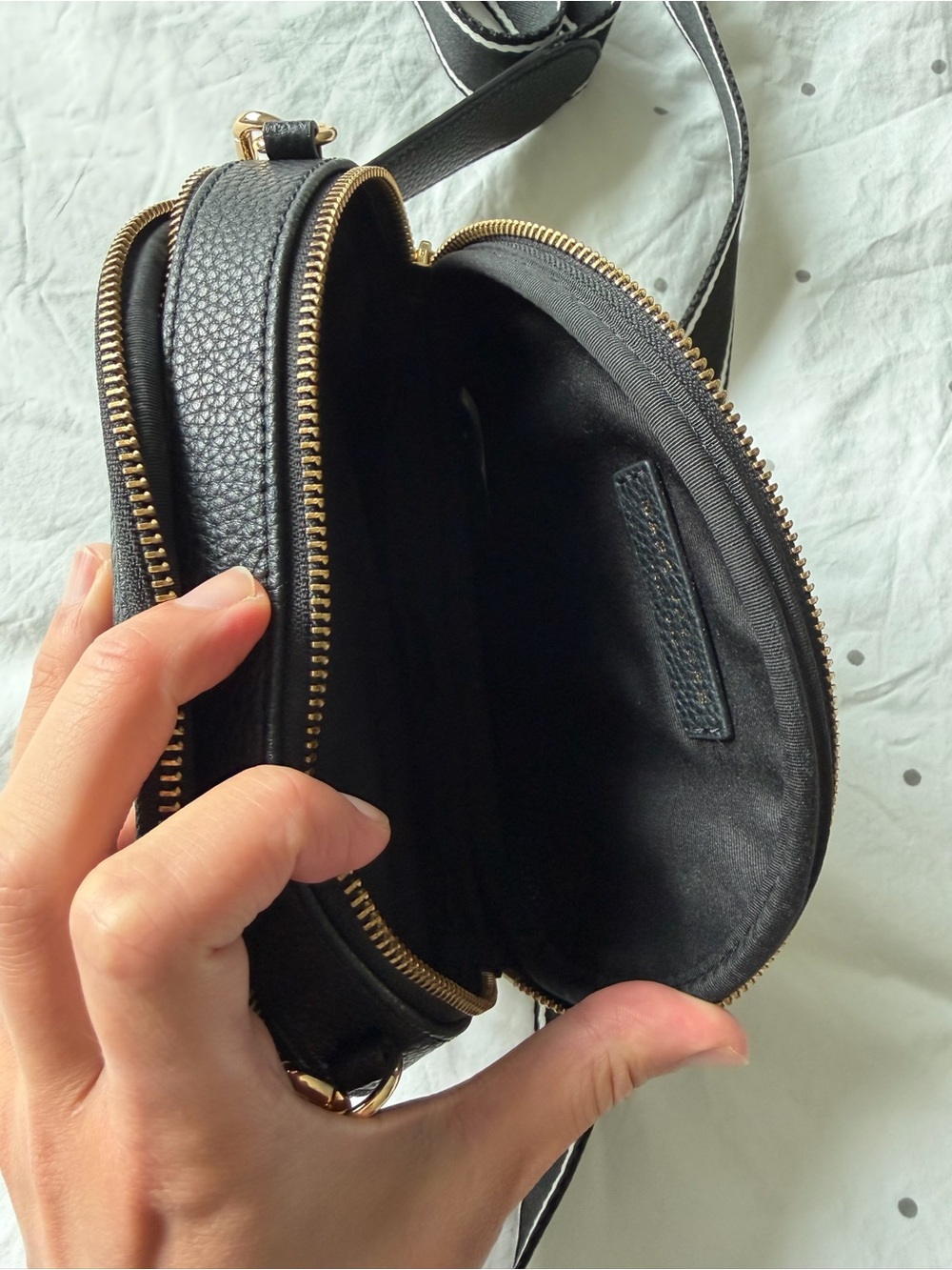 Marc Jacobs Black Pebbled Round Crossbody Bag with Gold Hardware - Picture 13 of 14